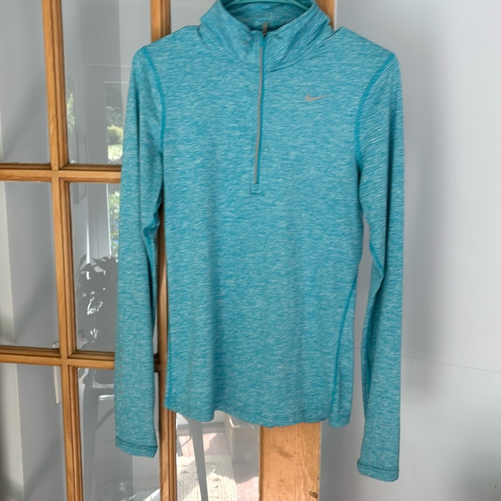 Like new women’s size small Nike jacket in blue